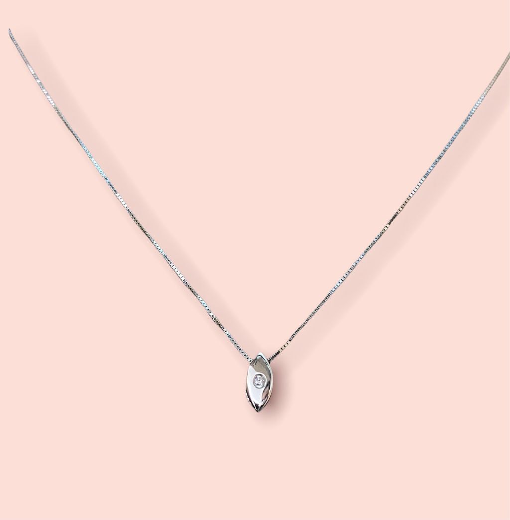 Collana punto luce occhio