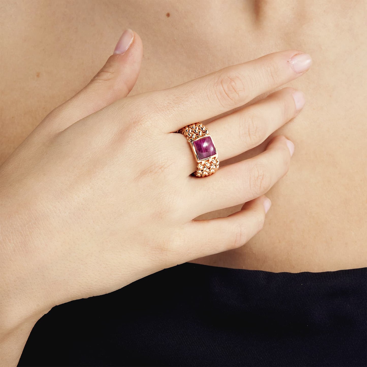 Anello Unoaerre in argento dorato rosa con radice di rubino Chicco