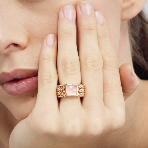 Anello Unoaerre in argento rosato con quarzo rosa